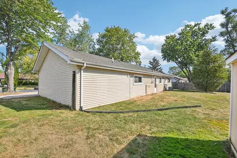 Exterior - 275 Mohave St, Hoffman Estates, IL 60169 photo 5 of 6