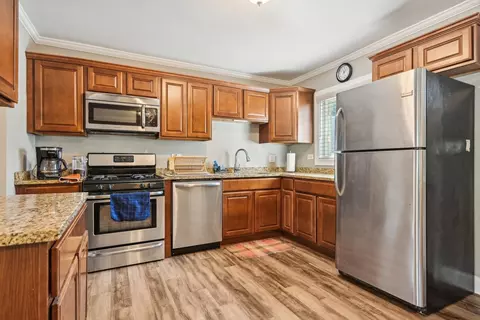 Kitchen - 275 Mohave St, Hoffman Estates, IL 60169 photo 1 of 3