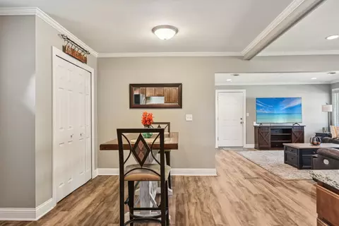 Dining - 275 Mohave St, Hoffman Estates, IL 60169 photo 1 of 1