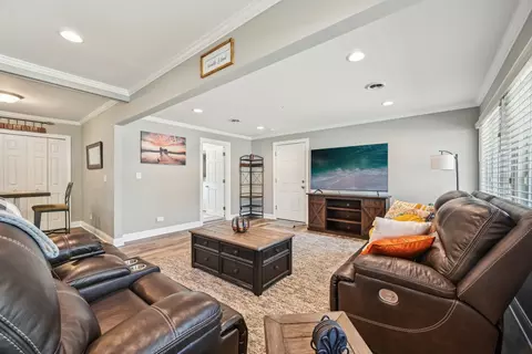 Living - 275 Mohave St, Hoffman Estates, IL 60169 photo 3 of 3