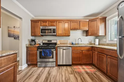 Kitchen - 275 Mohave St, Hoffman Estates, IL 60169 photo 2 of 3