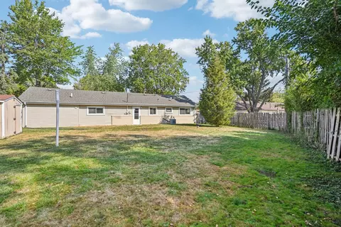 Exterior - 275 Mohave St, Hoffman Estates, IL 60169 photo 4 of 6