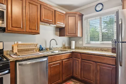 Kitchen - 275 Mohave St, Hoffman Estates, IL 60169 photo 3 of 3