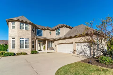 156 Victor Ln, Lake Zurich, IL 60047