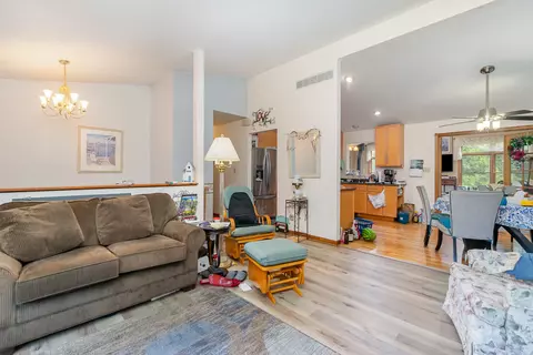 5305 E Chamberlain Ct, De Motte, IN 46310 photo 6