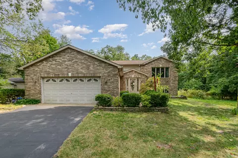 5305 E Chamberlain Ct, De Motte, IN 46310