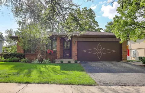 95 Timberline Dr, Lemont, IL 60439