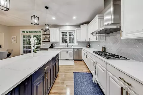Kitchen - 2680 Summit Dr, Glenview, IL 60025 photo 4 of 7