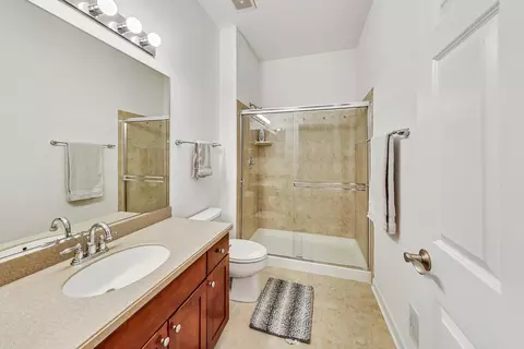 Bath - 2680 Summit Dr, Glenview, IL 60025 photo 7 of 7