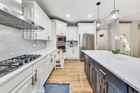 Kitchen - 2680 Summit Dr, Glenview, IL 60025 photo 3 of 7