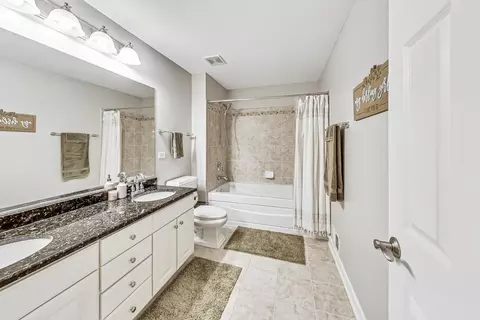 Bath - 2680 Summit Dr, Glenview, IL 60025 photo 6 of 7