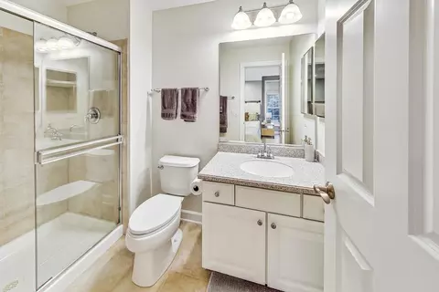 Bath - 2680 Summit Dr, Glenview, IL 60025 photo 5 of 7