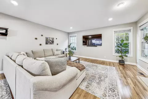Living - 2680 Summit Dr, Glenview, IL 60025 photo 4 of 4
