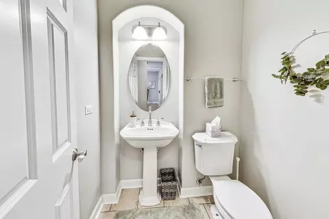 Bath - 2680 Summit Dr, Glenview, IL 60025 photo 1 of 7