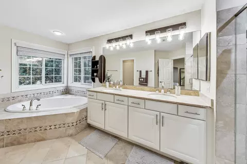 Bath - 2680 Summit Dr, Glenview, IL 60025 photo 2 of 7