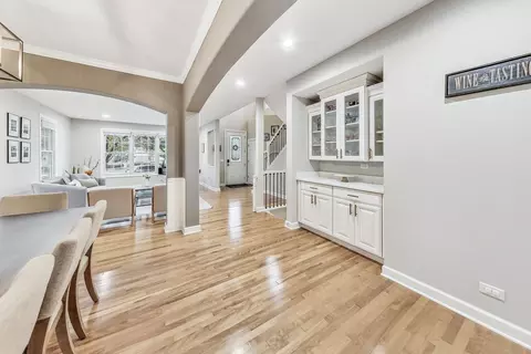 Entry Way - 2680 Summit Dr, Glenview, IL 60025 photo 3 of 7