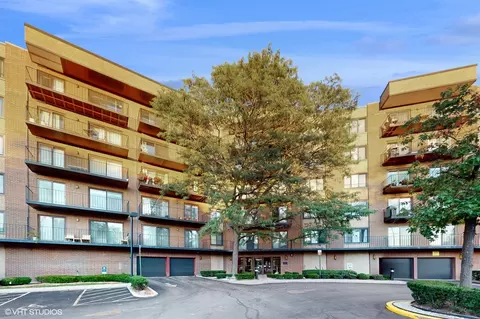 7601 Lincoln Ave #505, Skokie, IL 60077