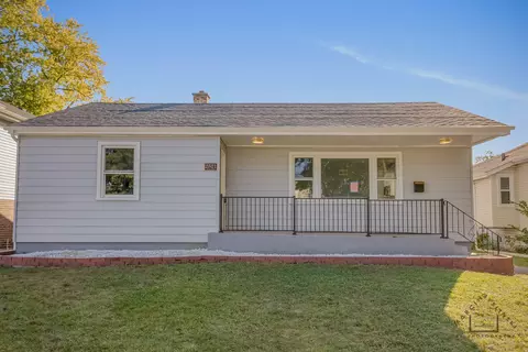 2521 N Spruce St, River Grove, IL 60171