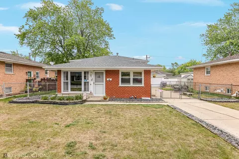 15109 Harding Ave, Midlothian, IL 60445
