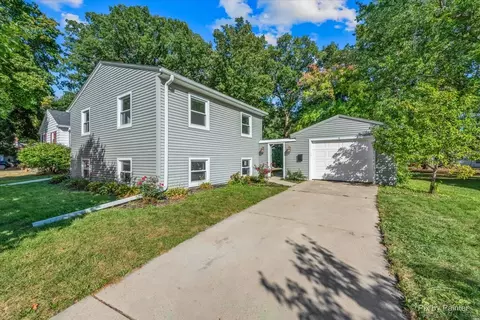 6 Knollwood Dr, Montgomery, IL 60538