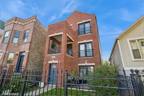 910 N Washtenaw Ave #3, Chicago, IL 60622