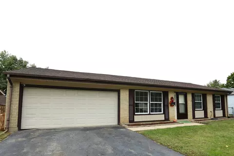 8228 Dartmouth Ln, Hanover Park, IL 60133