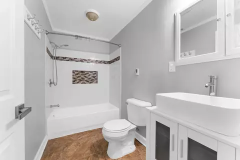 Bath - 15640 Millard Ave, Markham, IL 60428 photo 1 of 2