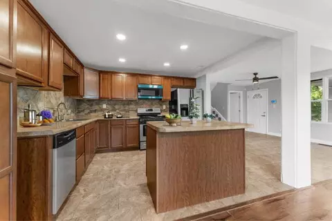 Kitchen - 15640 Millard Ave, Markham, IL 60428 photo 1 of 2