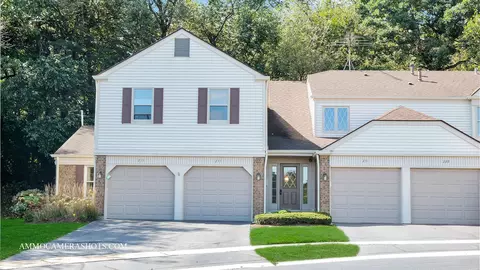 233 Auburn Ct #233, Saint Charles, IL 60174