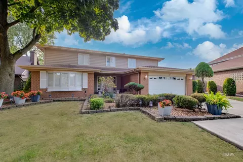 824 Brentwood Dr, Bensenville, IL 60106