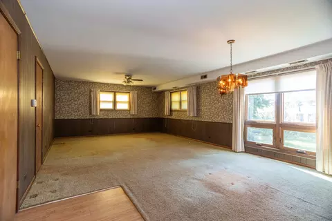Living - 1028 Webster Ln, Des Plaines, IL 60016 photo 5 of 7