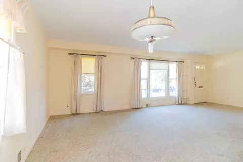 Living - 1028 Webster Ln, Des Plaines, IL 60016 photo 3 of 7