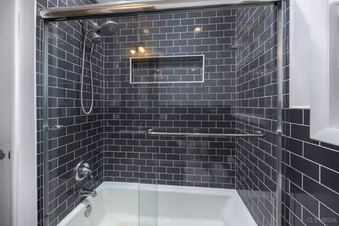 Bath - 916 Hayden Dr, Mchenry, IL 60051 photo 2 of 2