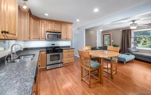 Kitchen - 916 Hayden Dr, Mchenry, IL 60051 photo 1 of 4
