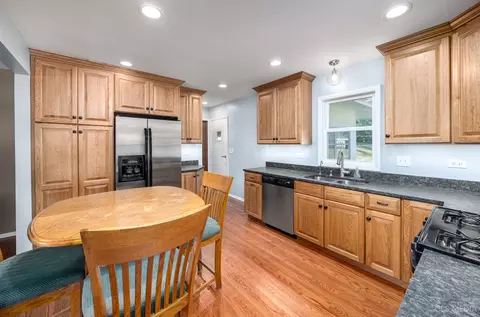 Kitchen - 916 Hayden Dr, Mchenry, IL 60051 photo 2 of 4