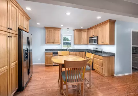 Kitchen - 916 Hayden Dr, Mchenry, IL 60051 photo 4 of 4