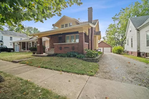 1216 N Lee St, Bloomington, IL 61701