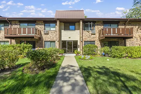2628 N Windsor Dr #202, Arlington Heights, IL 60004