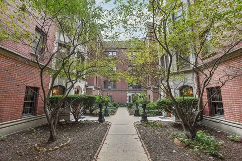 1111 Holly Ct #317, Oak Park, IL 60301
