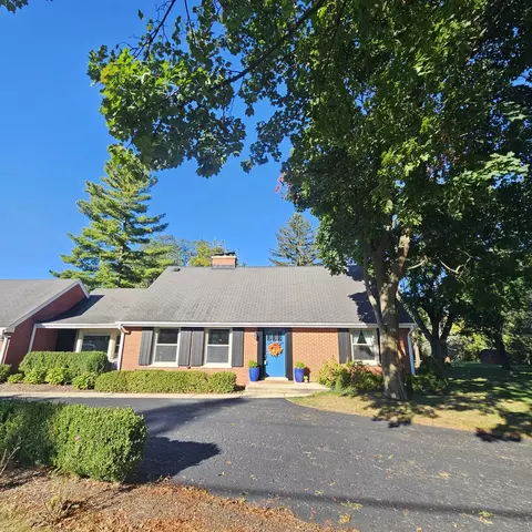 832 N Forrest Ave, Arlington Heights, IL 60004