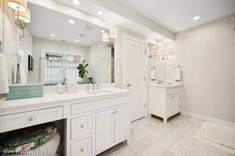 Bath - 1442 Scott Ave, Winnetka, IL 60093 photo 2 of 6