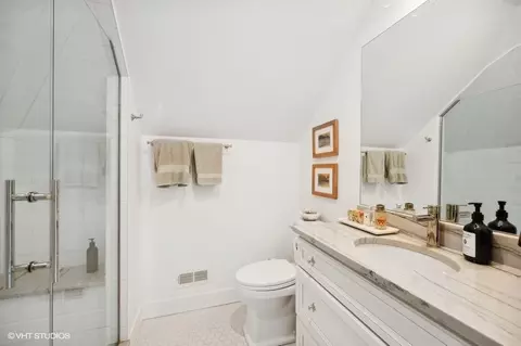 Bath - 1442 Scott Ave, Winnetka, IL 60093 photo 6 of 6