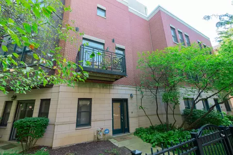 931 W College Pkwy #931, Chicago, IL 60608