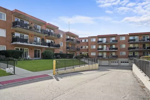 940 Holbrook Rd #2C, Homewood, IL 60430