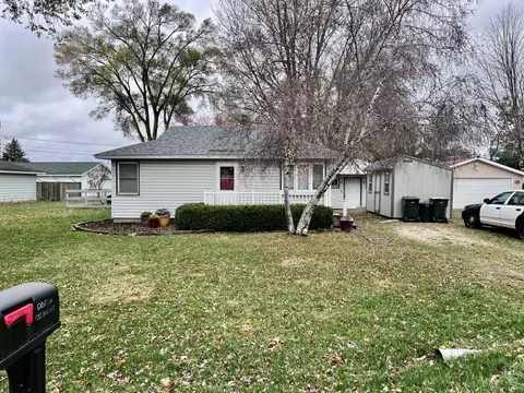 903 Oak Ave, Sterling, IL 61081