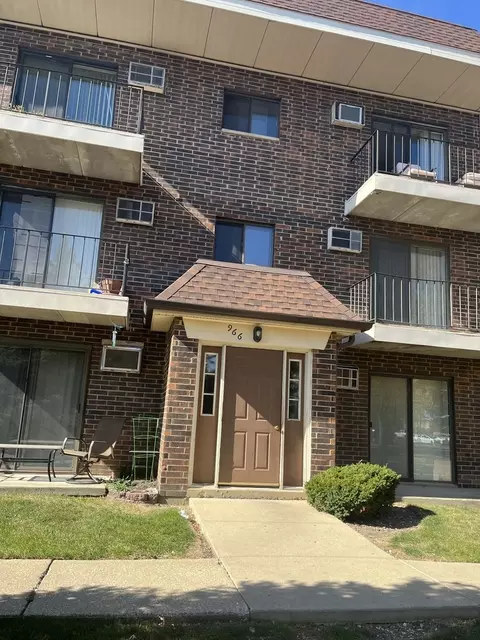 966 N Rohlwing #GB, Addison, IL 60101