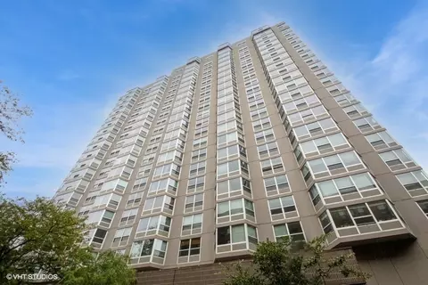 720 W Gordon Ter #17H, Chicago, IL 60613