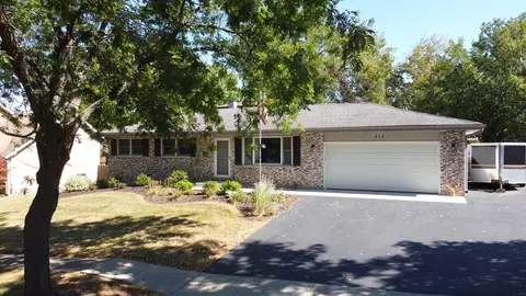 813 Oak Manor Dr, Marengo, IL 60152
