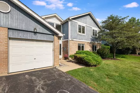 332 Frontage Rd #2B, Willowbrook, IL 60527
