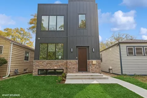 2126 Cleveland St, Evanston, IL 60202
